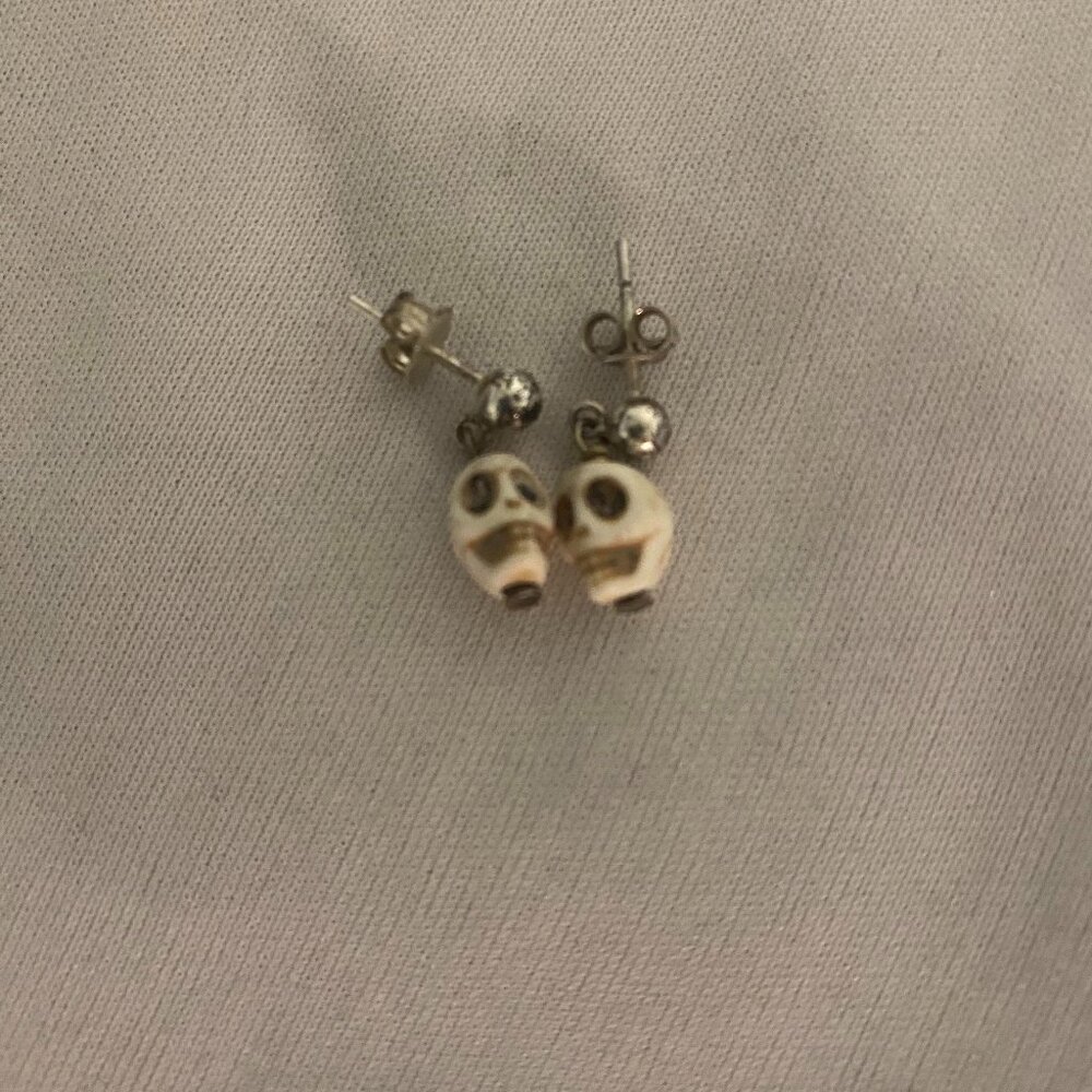 Skeleton head earrings